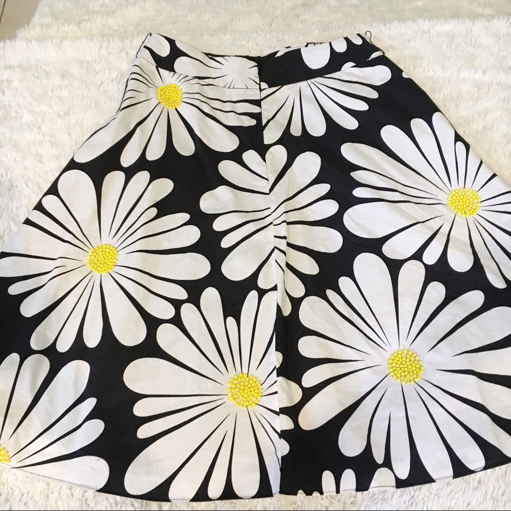 Daisy black & white bold floral print 3d 100 ^ % cotton skirt